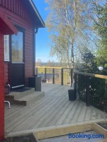 Mysigt stuga med sjöutsikt, Undenäs Tivedens nationalpark - Image 1