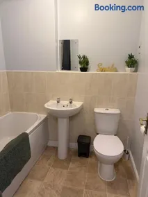3 Bed Near Hospital Perfect for Families & Workers - Image 3
