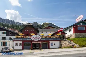 Party Hotel Taverne - Image 1