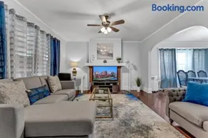 Renovated Main Floor Large 3 Bed House - Image 1
