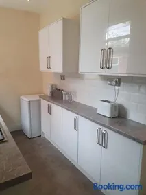 2 bedroom house - Hopefield Road - Image 5