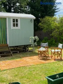 Jasmine The Shepherd Hut - Image 2