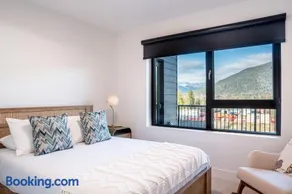 Drop in Condo by Revelstoke Vacations - Image 2