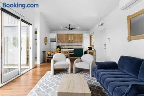 Stylish 2BR w Pool with Spa in central Daylesford - Image 3