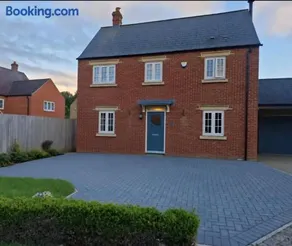 Modern detached home near Silverstone - Image 1