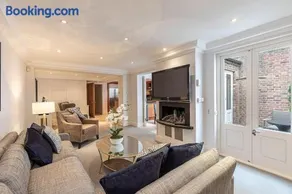 AVAL Stunning 6-bed house near Harrods in Knightsbridge - Image 1