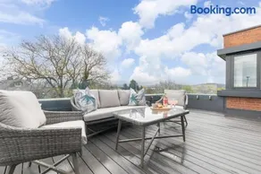 Elliot Oliver - Stunning Three Bedroom Penthouse With Large Terrace & Parking - Image 1