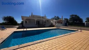 BnB Homes Luxurious Villa Stardust with Swimming pool & BBQ for Family Fun - Image 1