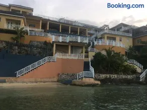 Moxons Beach Club - Image 3