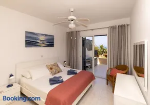 105 Kings Palace - Fabulous 2 Bed, 2 bath, Large Patio with Garden - Sea Views - Image 3