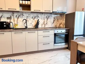 Tamy Airport Apartment - Parking, Kingsize Bed - Image 3