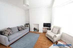 Charming Character House in Beautiful Neighborhood - Image 4