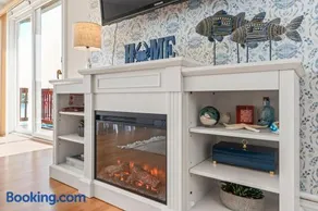 Waterfront Getaway - Dock UR Boat & Walk to Beach - Image 4
