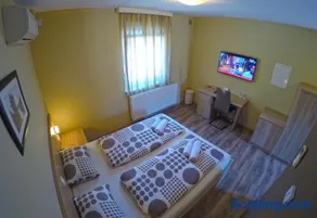 Apartments and Rooms Rea - Image 3