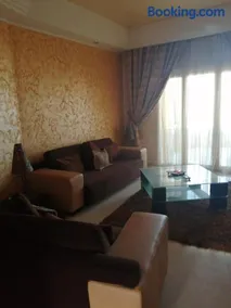 Appartement Vue Mer avec Jacuzzi Tout équipé proche centre-ville Bienvenue à Bizerte dans un appartement haut standing avec une vue imprenable sur la mer Situé à seulement 5 minutes du centre-ville - Image 1