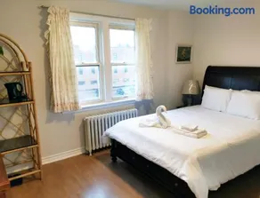 Cozy Private Rm Heart of North York Free Parking Full Kitchen Close to Downtown - Image 2