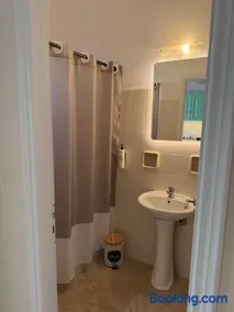 AK VILLAGE ROOMS - Image 2