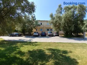 Villa *FRYNI*/5' from sea & center/Mountain View - Image 3