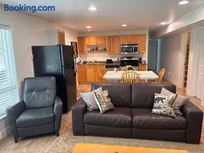 Sumas Mountain basement suite - Image 3