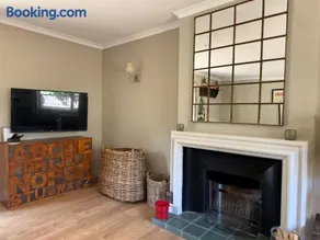Spacious Country Cottage Sleeps 8, Air Con, Fire Pit & Dog Friendly close to Bath - Image 4
