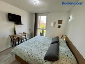 Apartment T1 Urbain Élégant in Idron - Image 1
