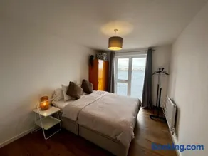 Two bedroom apartment in Barry-close to beach - Image 5