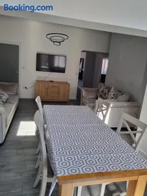 Spacious full House Near Manchester & Liverpool - Image 4