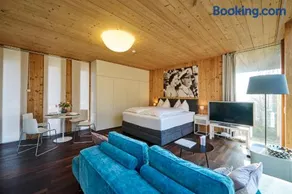 KLIMATISIERT! Luxus Design Apartment mit Panoramafenster - See - & Waldblick, wechselnde Kunst zum Erwerb - Image 2