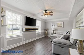 Fly In Style Charming Townhome 6 Mins from RIC - Image 1
