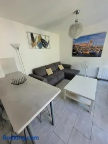 COLLIOURE tres bel appart a 150 metres des plages avec jardin prive et parking dans residence securisee - Image 1