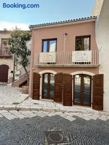 Casa Vacanza IsaCla al Castello - Image 2