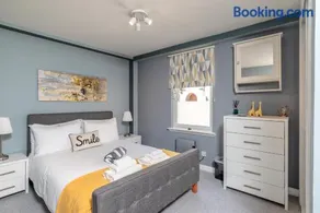 Historic Location, Private Parking, Ground Floor Luxury Flat - Image 2