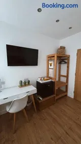 17Edgcumbe - Image 2