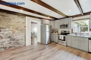 Spacious 5-Bed Retreat in Charming Kennett Square - Image 5