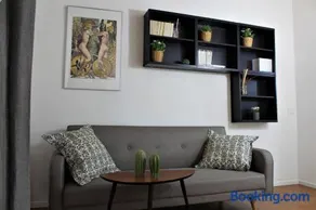 Crystal Ship Apartments - Image 5
