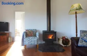 Mereweather Estate Cottage - Image 2