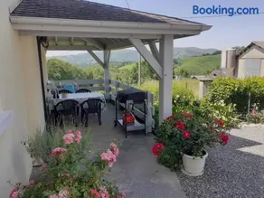 Gite au pied de la montagne avec tous commerces - Image 1