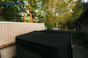 Le Chalet Brun, jacuzzi en bord de lac - Image 3