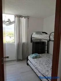 Hermoso apartamento con piscina. - Image 4