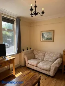 Large Traditional, Sleeps 8, 2 Baths, Train, Tram, Pubs, Market, Hucknall - Image 4