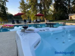 Luxury Riverside Estate - 3BR Home or 1BR Cottage or BOTH - Sleeps 14 - Swim, fish, relax, refresh - Image 5