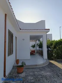 AleMar House - Image 1