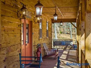 Brow Bella - Mt Views, Hot Tub & Porch - Image 1