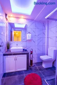 Lilis Apartment 3 - Image 2