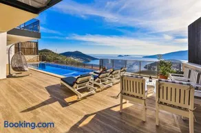 Luxury villa with private pool, sea views, and sauna - Image 1