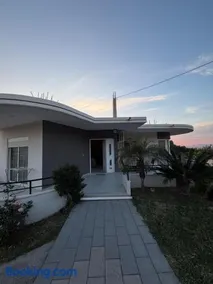 Silver View House - Image 1