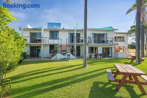 Beachfront 6, 25 Willow Street - Image 2