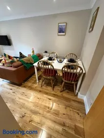 Marina Flat, Swansea - Perfect Location - Image 2