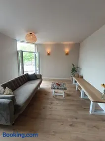 Mediterranean apartment with home theater - Image 2