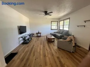 Cozy updated lake - Image 1